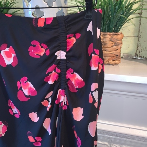 CAbi Black Pink Petal Ruched Faux Wrap Zip Up Knee Length Skirt NEW Size M #5513 - Picture 3 of 9